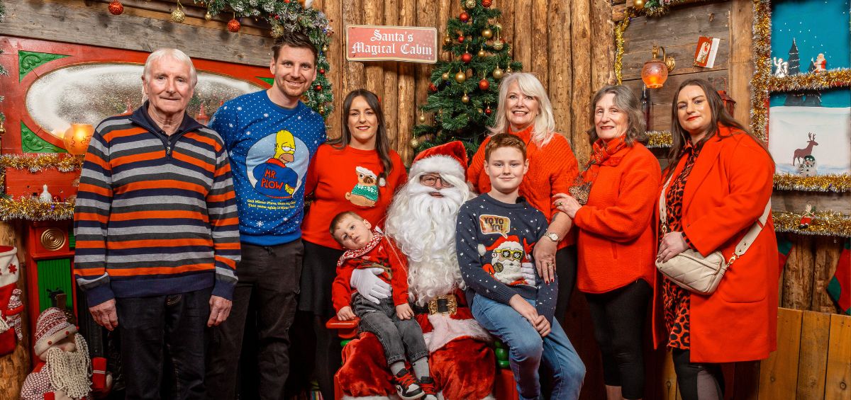 Pat Griffin, Paul Moloney, Rachel Moloney, Rian Moloney (2) Joey Griffin, Frances Moloney, Monica Griffin and Catherine Griffin at The Santa Experience, Limerick